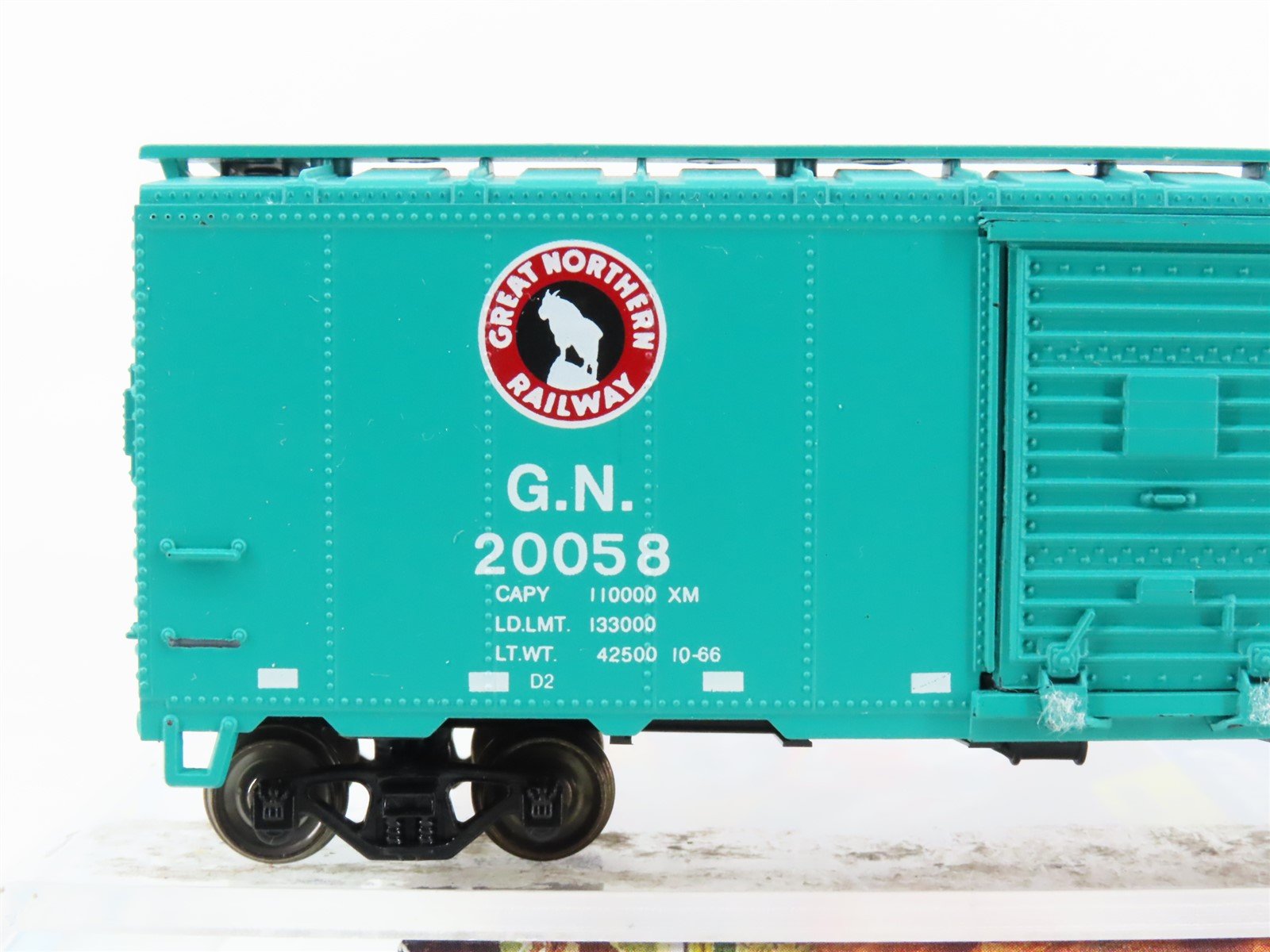HO Scale Athearn/Rail Runner 209 GN Great Northern 40' Box Car #20058 - Upgraded