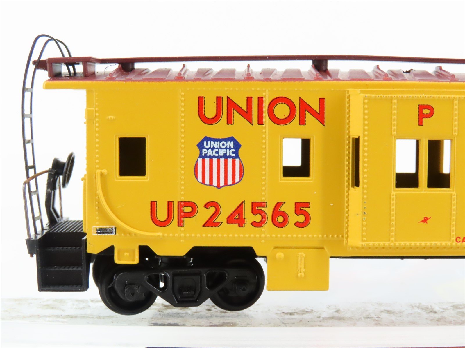 HO Scale Athearn 1180 UP Union Pacific Bay Window Caboose #24565