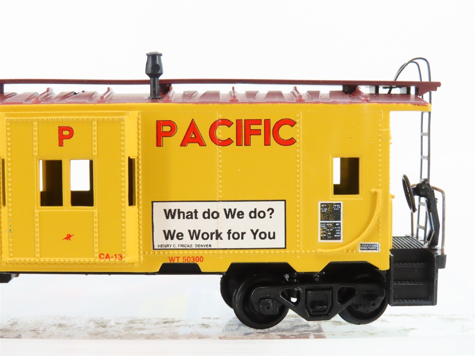 HO Scale Athearn 1180 UP Union Pacific Bay Window Caboose #24565