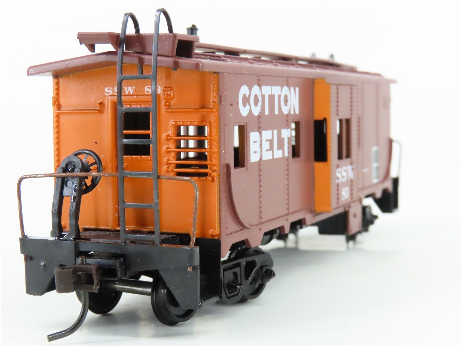 HO Scale Athearn 1167 SSW Cotton Belt Bay Window Caboose #83