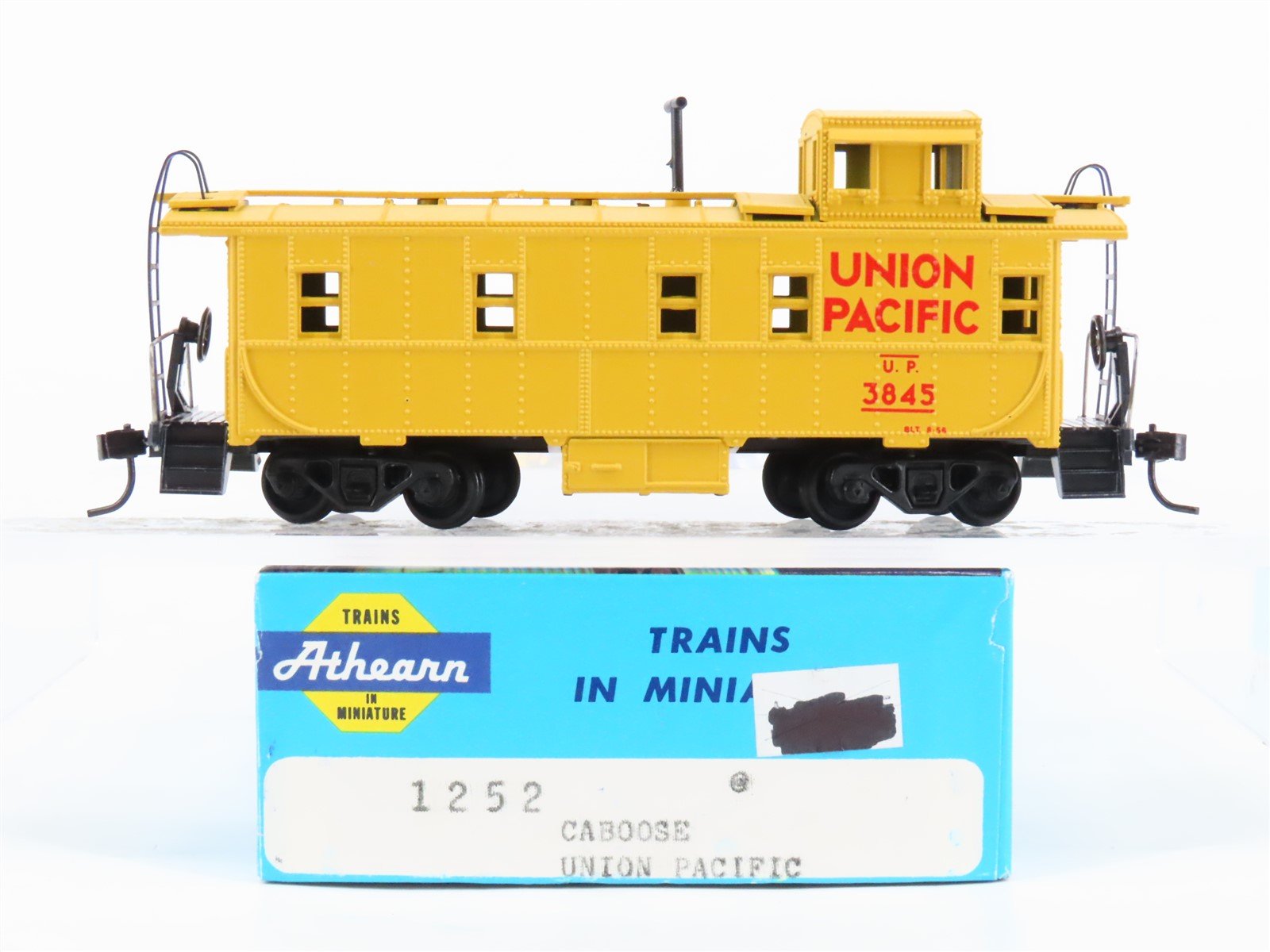 HO Scale Athearn 1252 UP Union Pacific Offset Cupola Steel Caboose #3845