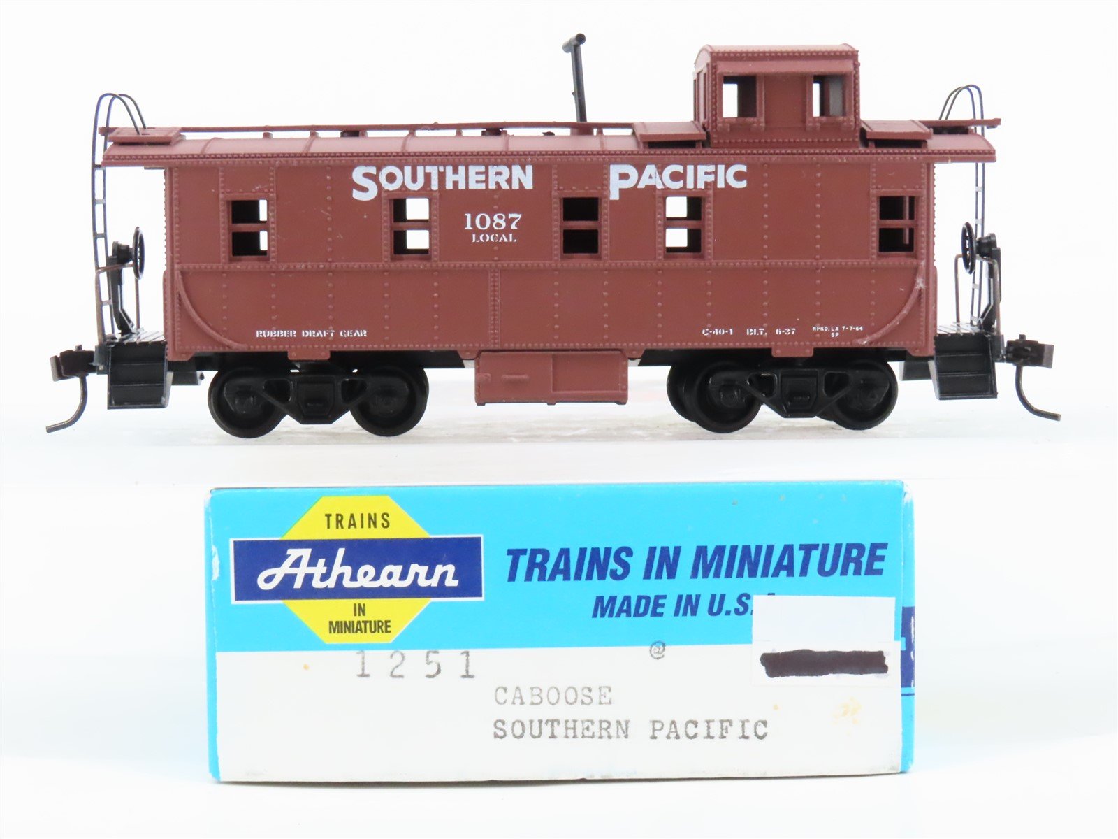 HO Scale Athearn 1251 SP Southern Pacific Offset Cupola Steel Caboose #1087