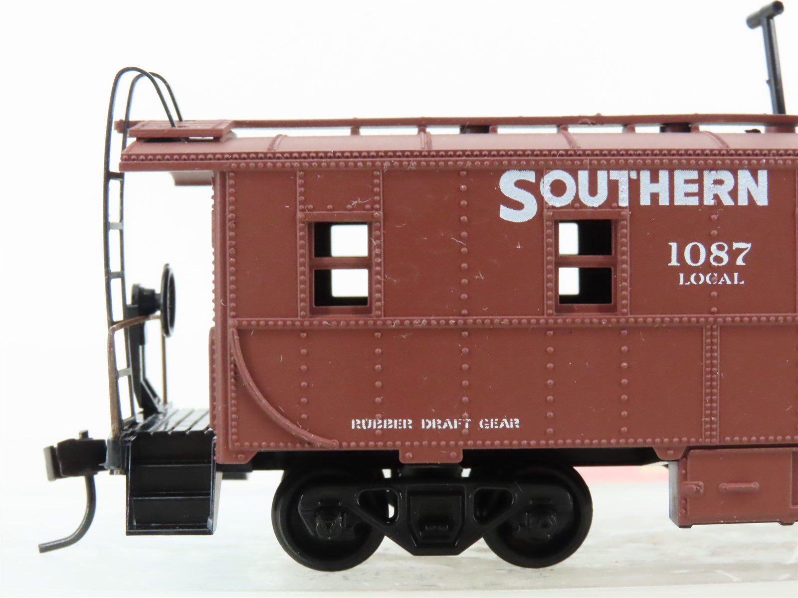 HO Scale Athearn 1251 SP Southern Pacific Offset Cupola Steel Caboose #1087