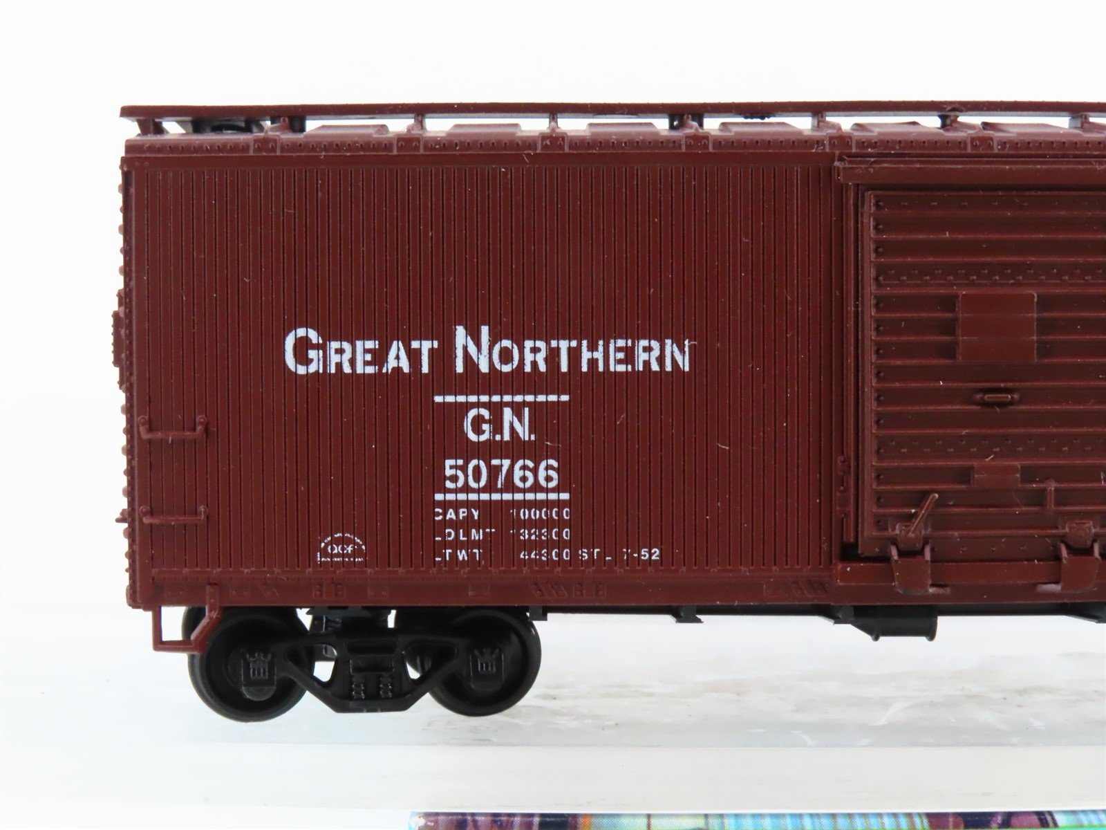 HO Athearn 5233 GN Great Northern Glacier National Park 40' Wood Box Car #50766