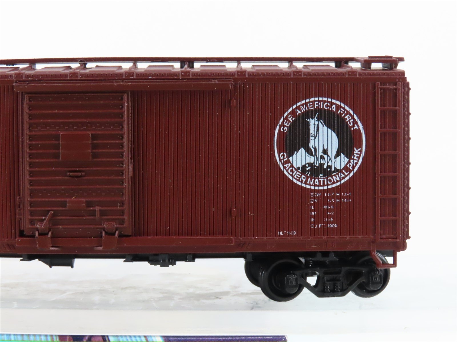 HO Athearn 5233 GN Great Northern Glacier National Park 40' Wood Box Car #50766