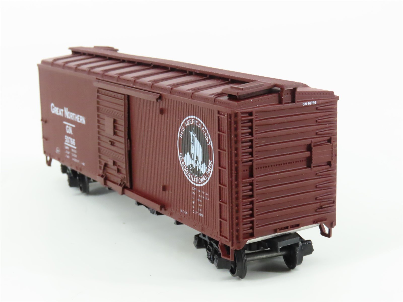 HO Athearn 5233 GN Great Northern Glacier National Park 40' Wood Box Car #50766