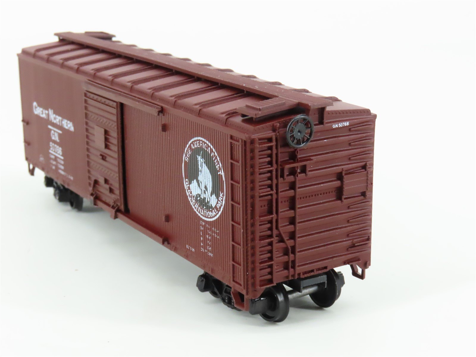 HO Athearn 5233 GN Great Northern Glacier National Park 40' Wood Box Car #50766