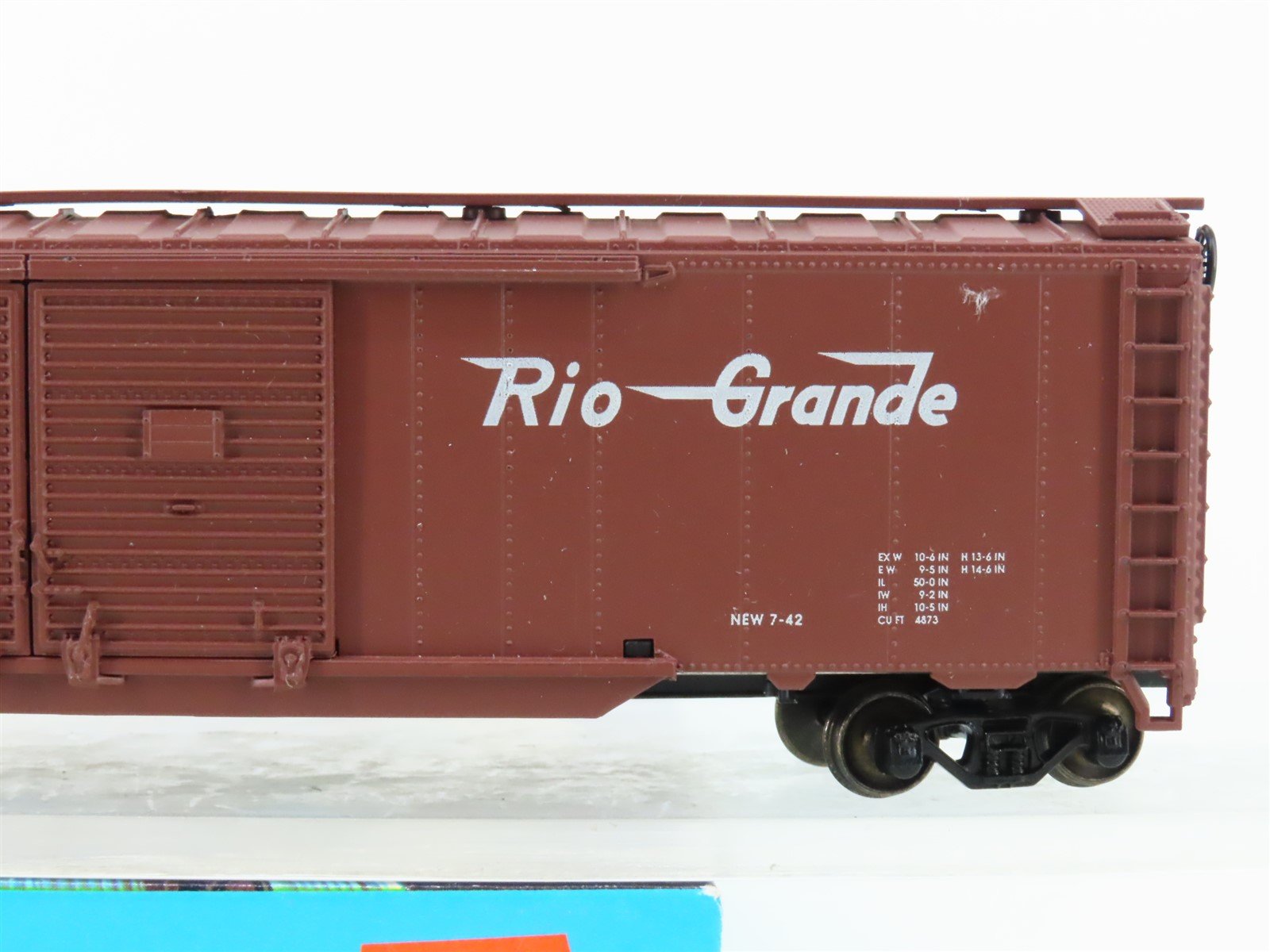 HO Scale Athearn 5039 D&RGW Rio Grande 50' Auto Box Car #61724 - Upgraded