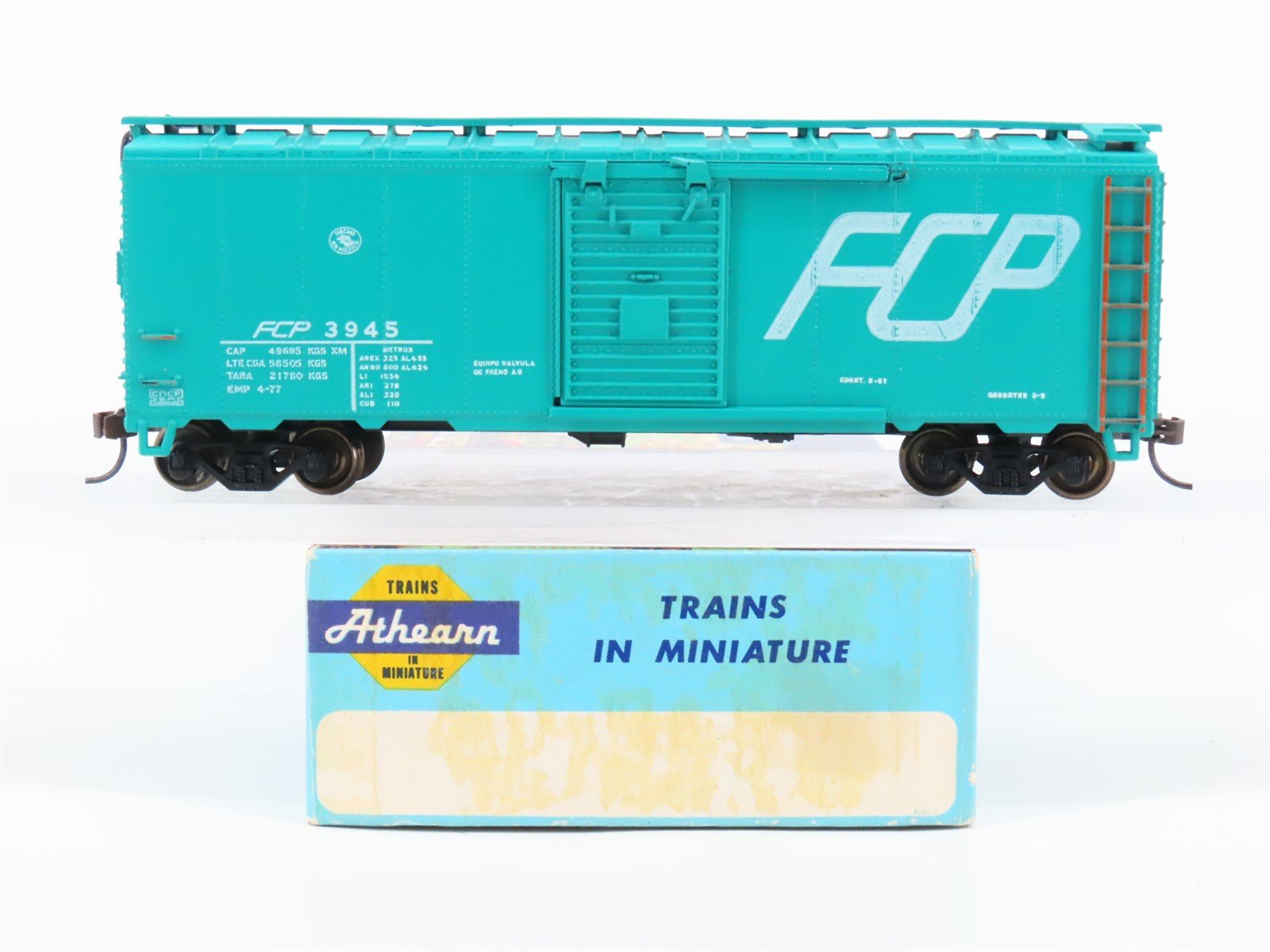 HO Scale Athearn FCP Ferrocarril del Pacífico 40' Box Car #3945 - Upgraded