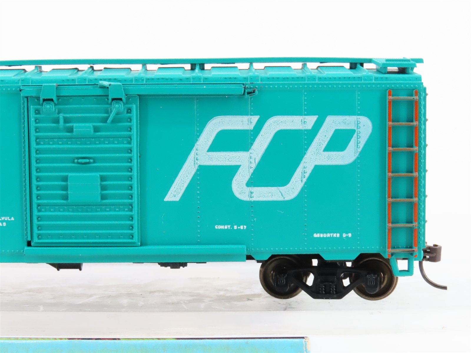 HO Scale Athearn FCP Ferrocarril del Pacífico 40' Box Car #3945 - Upgraded