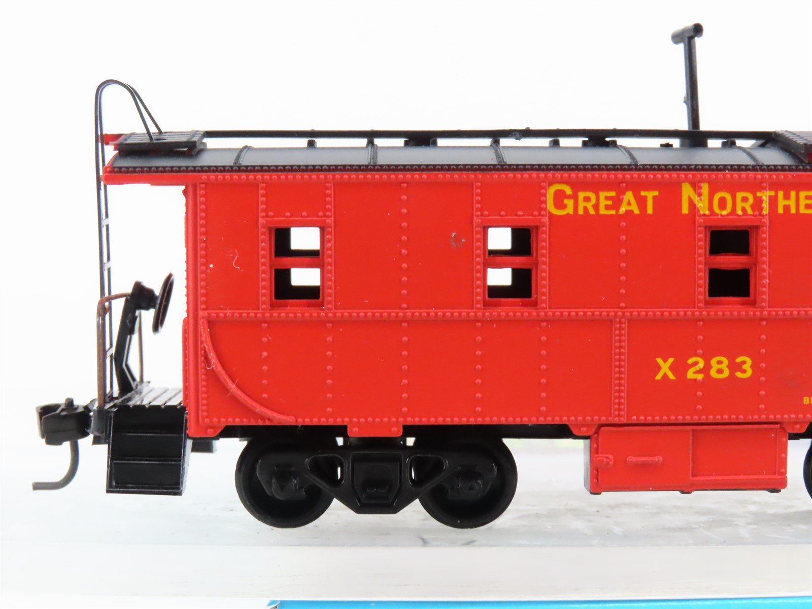 HO Scale Athearn 1260 GN Great Northern Offset Cupola Steel Caboose #X283