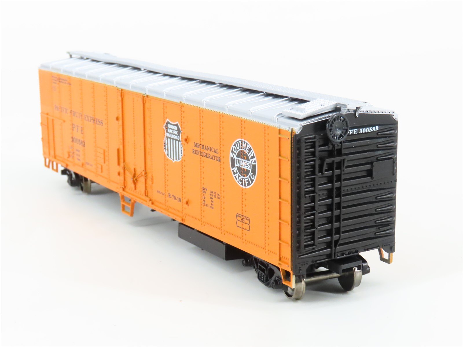HO Scale Athearn Bev-Bel 2364-1 PFE 50' Mech Reefer #300583 - Upgraded