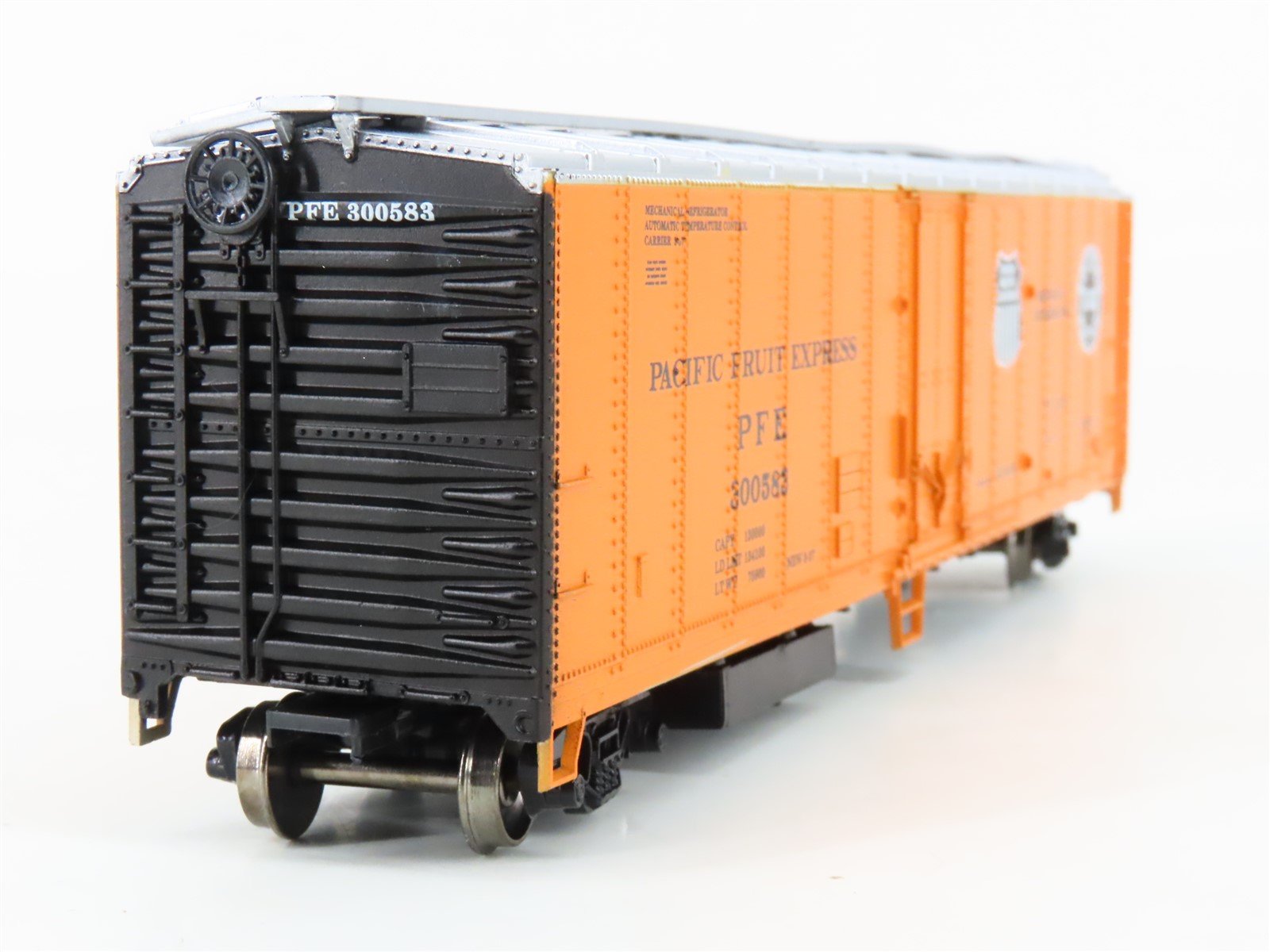 HO Scale Athearn Bev-Bel 2364-1 PFE 50' Mech Reefer #300583 - Upgraded