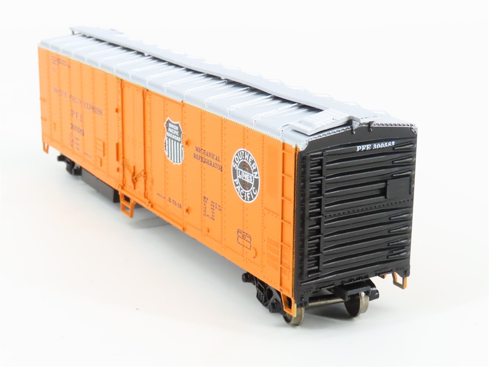 HO Scale Athearn Bev-Bel 2364-1 PFE 50' Mech Reefer #300583 - Upgraded