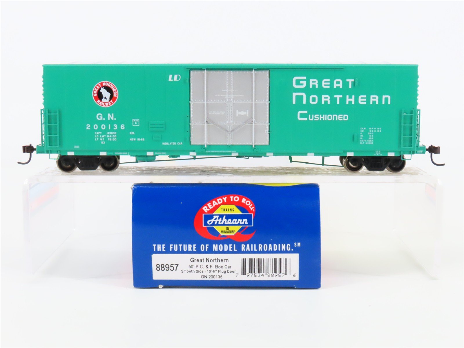 HO Scale Athearn 88957 GN Great Northern Railway 50' Plug Door Box Car #200136