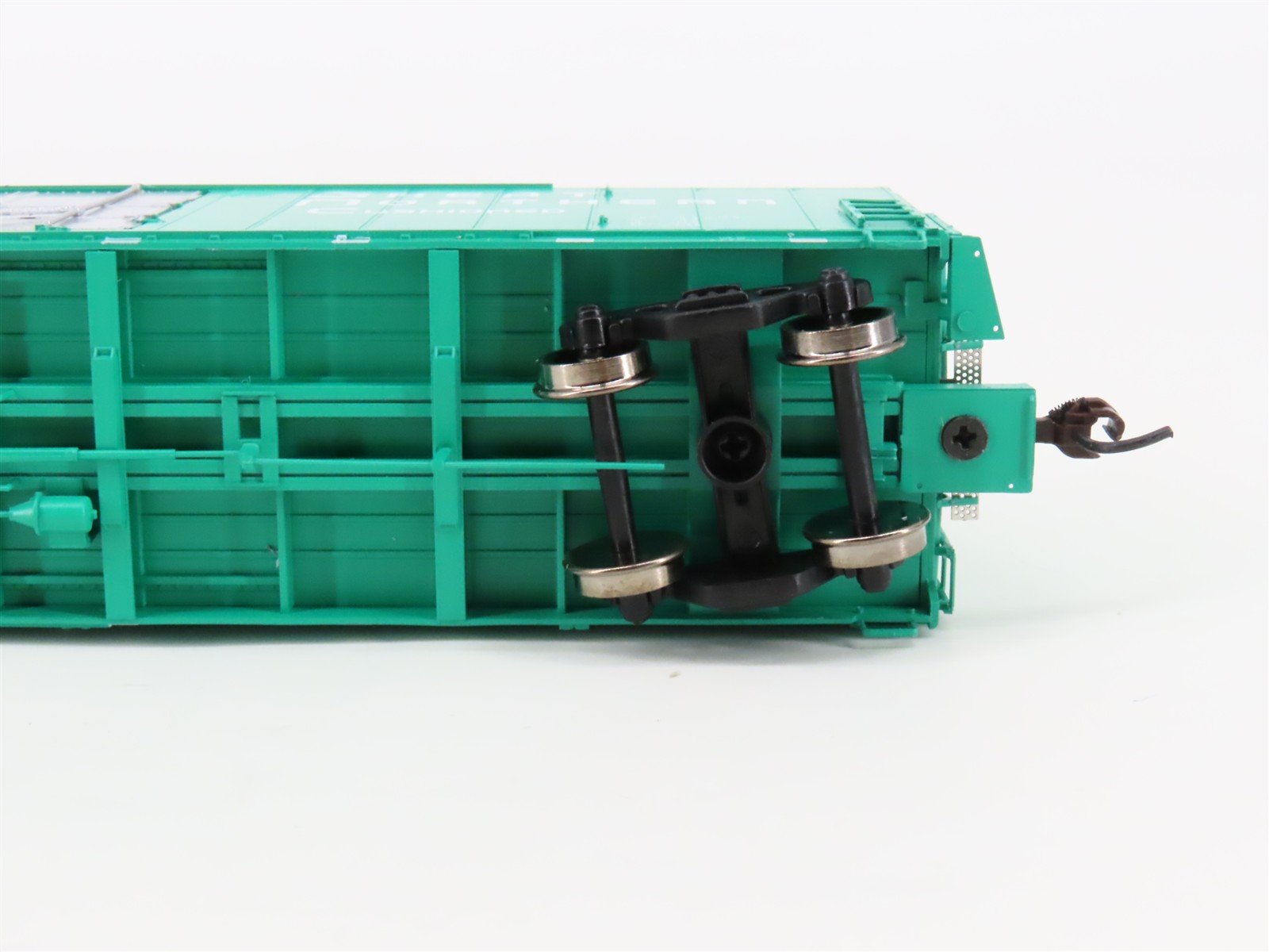 HO Scale Athearn 88957 GN Great Northern Railway 50' Plug Door Box Car #200136