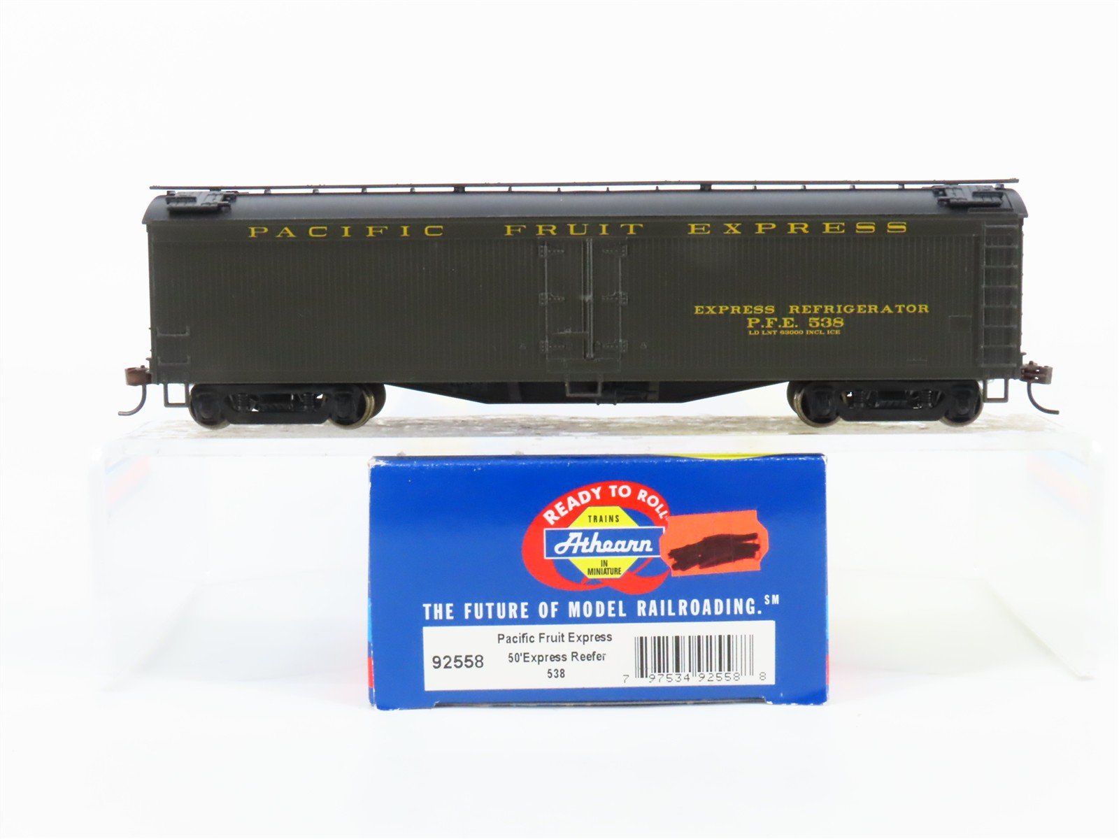 HO Scale Athearn 92558 PFE Pacific Fruit Express Railroad 50' Reefer #538