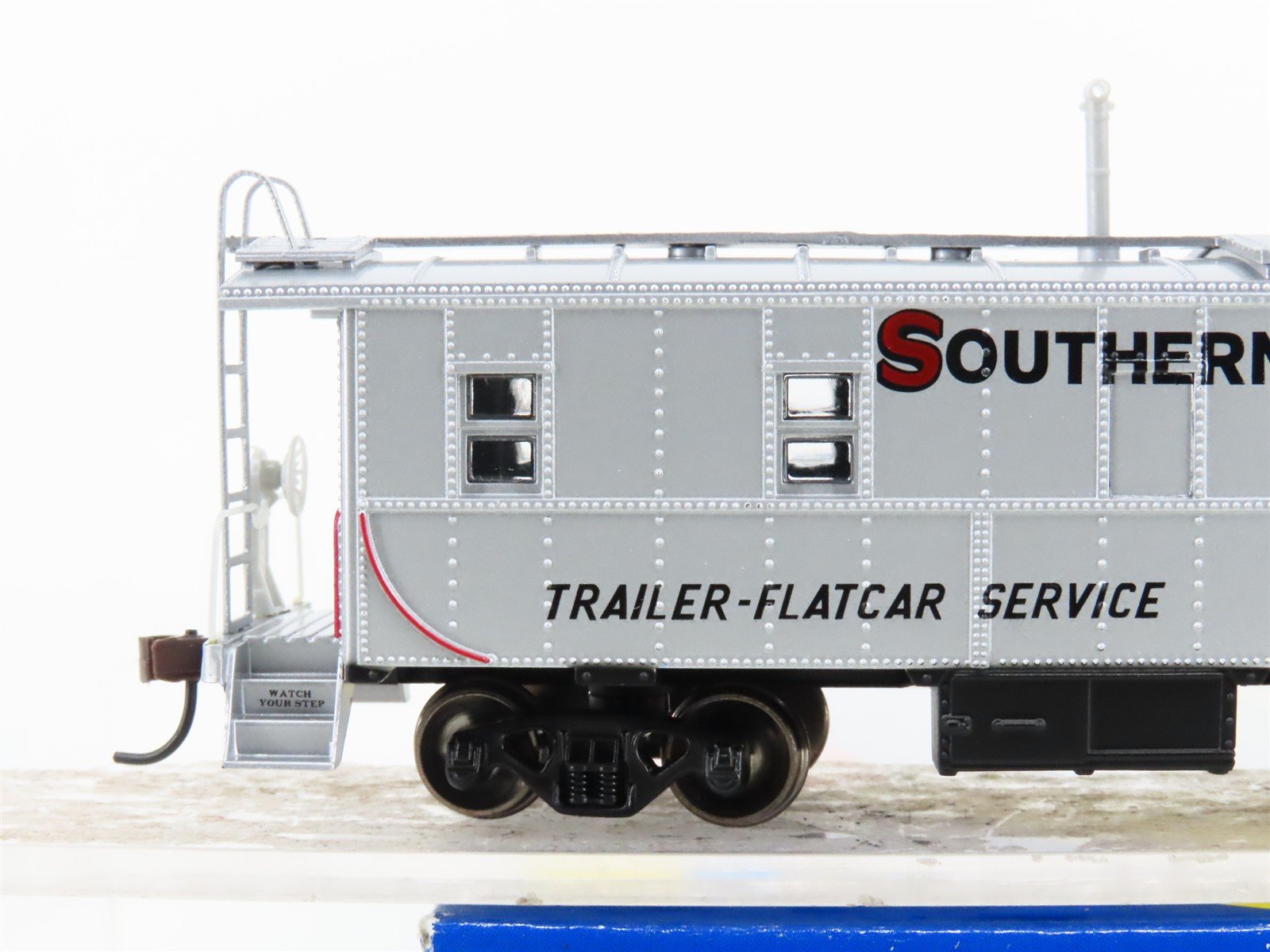 HO Scale Athearn 74177 SP Southern Pacific Railroad TOFC Cupola Caboose #1031