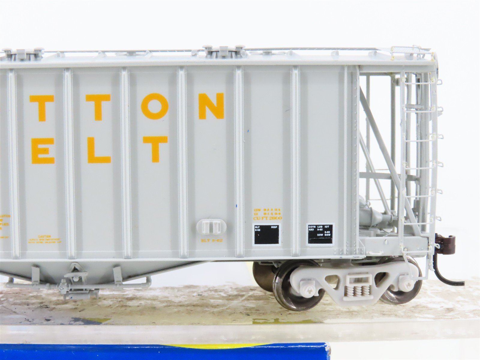 HO Scale Athearn 87504 SSW Cotton Belt 40' Airslide Covered Hopper #79511