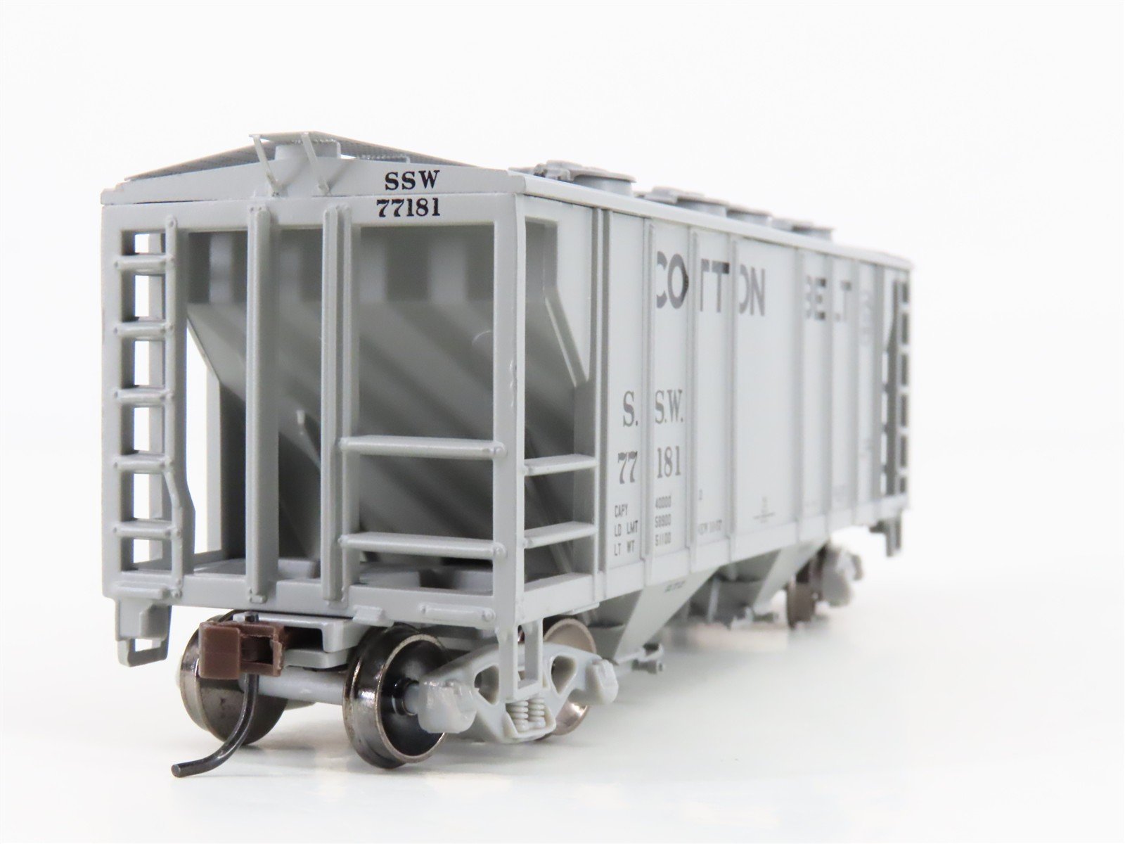 HO Scale Athearn 94362 SSW Cotton Belt Route 2-Bay Covered Hopper #77181