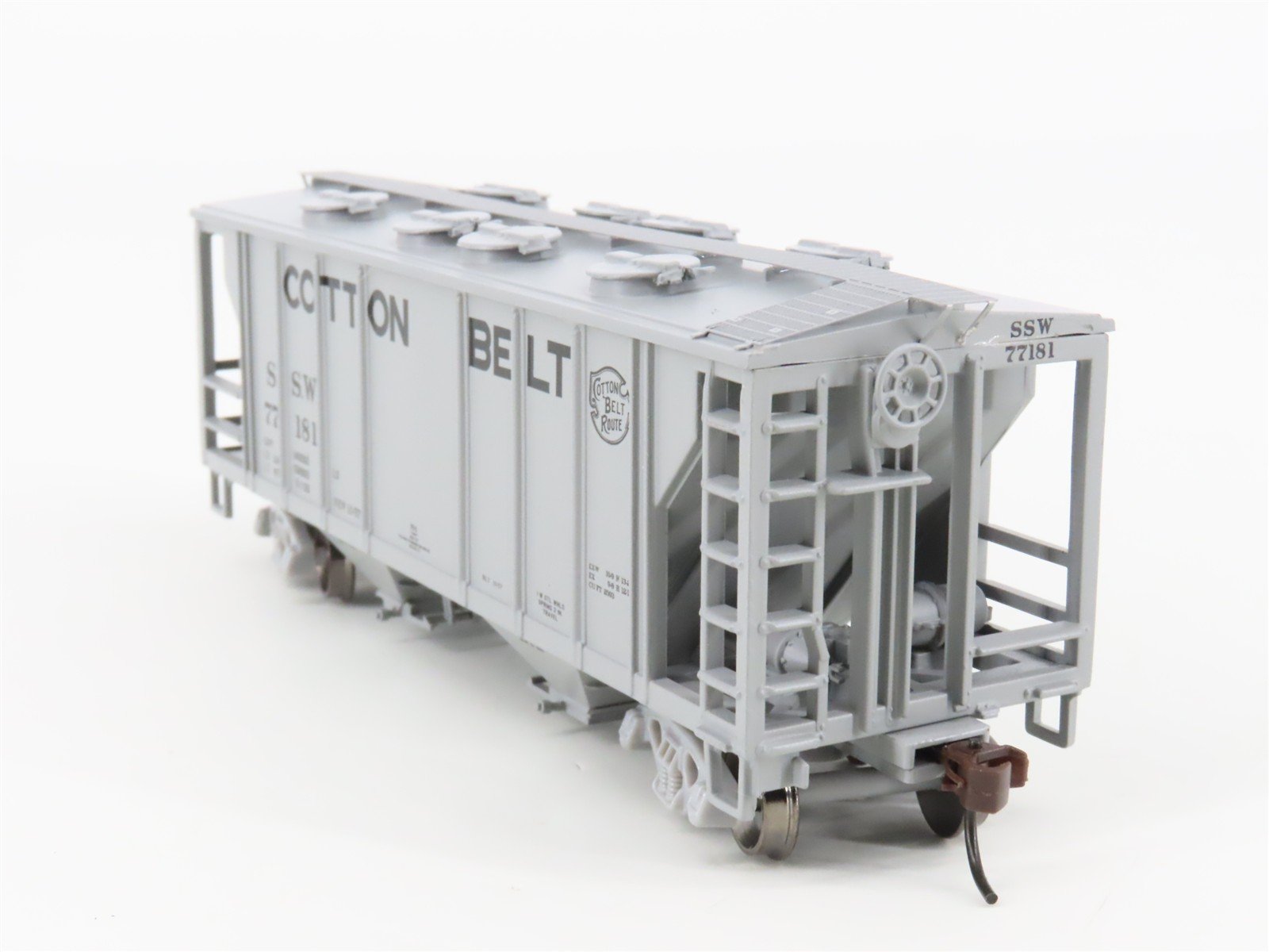 HO Scale Athearn 94362 SSW Cotton Belt Route 2-Bay Covered Hopper #77181