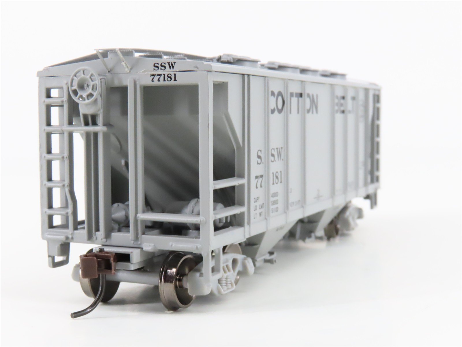 HO Scale Athearn 94362 SSW Cotton Belt Route 2-Bay Covered Hopper #77181