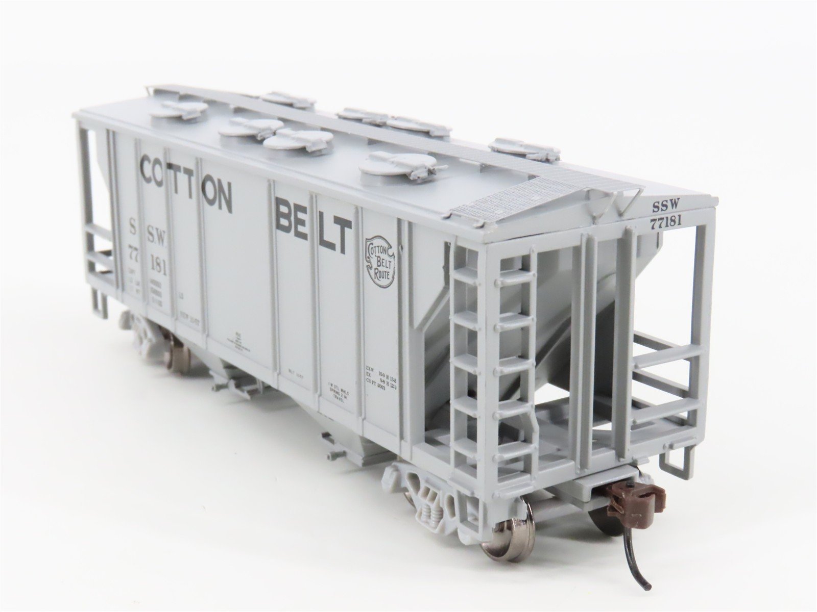 HO Scale Athearn 94362 SSW Cotton Belt Route 2-Bay Covered Hopper #77181