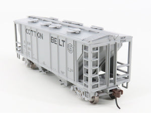 HO Scale Athearn 94362 SSW Cotton Belt Route 2-Bay Covered Hopper #77181