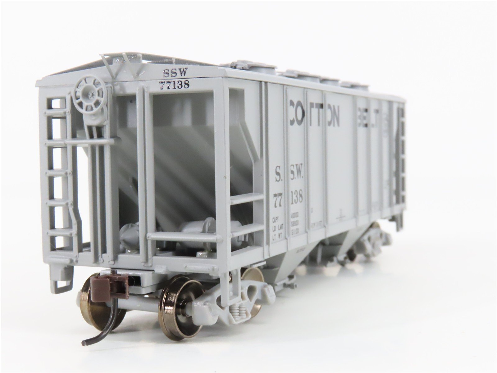 HO Scale Athearn 94361 SSW Cotton Belt Route 2-Bay Covered Hopper #77138