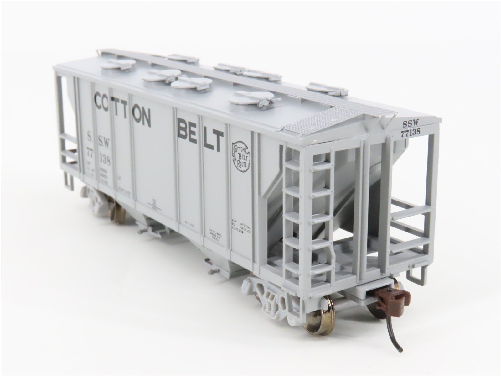 HO Scale Athearn 94361 SSW Cotton Belt Route 2-Bay Covered Hopper #77138