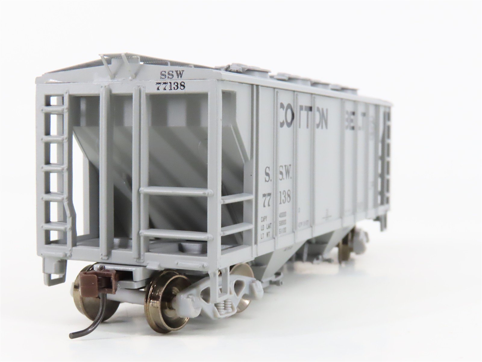 HO Scale Athearn 94361 SSW Cotton Belt Route 2-Bay Covered Hopper #77138