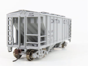 HO Scale Athearn 94361 SSW Cotton Belt Route 2-Bay Covered Hopper #77138