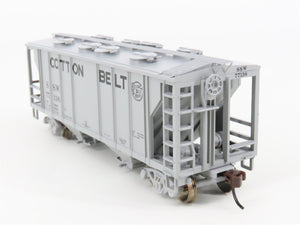 HO Scale Athearn 94361 SSW Cotton Belt Route 2-Bay Covered Hopper #77138
