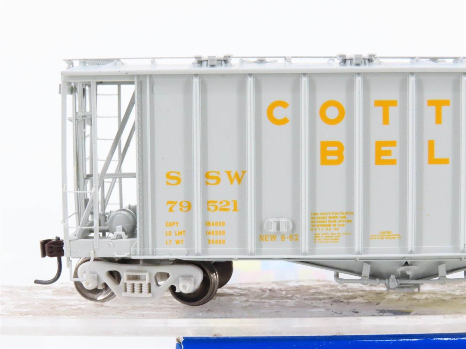 HO Scale Athearn 87506 SSW Cotton Belt 40' Airslide Covered Hopper #79521