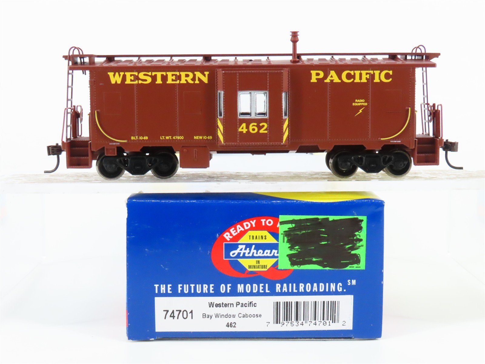 HO Scale Athearn 74701 WP Western Pacific Railroad Bay Window Caboose #462