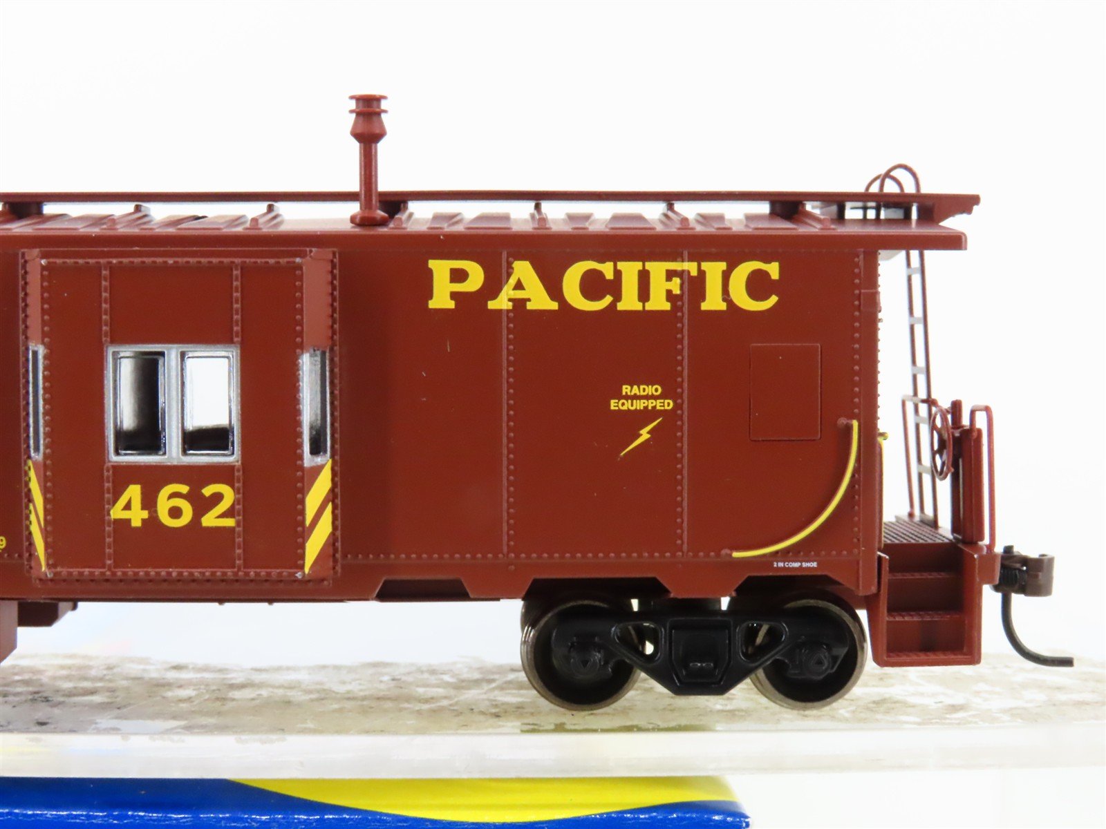 HO Scale Athearn 74701 WP Western Pacific Railroad Bay Window Caboose #462