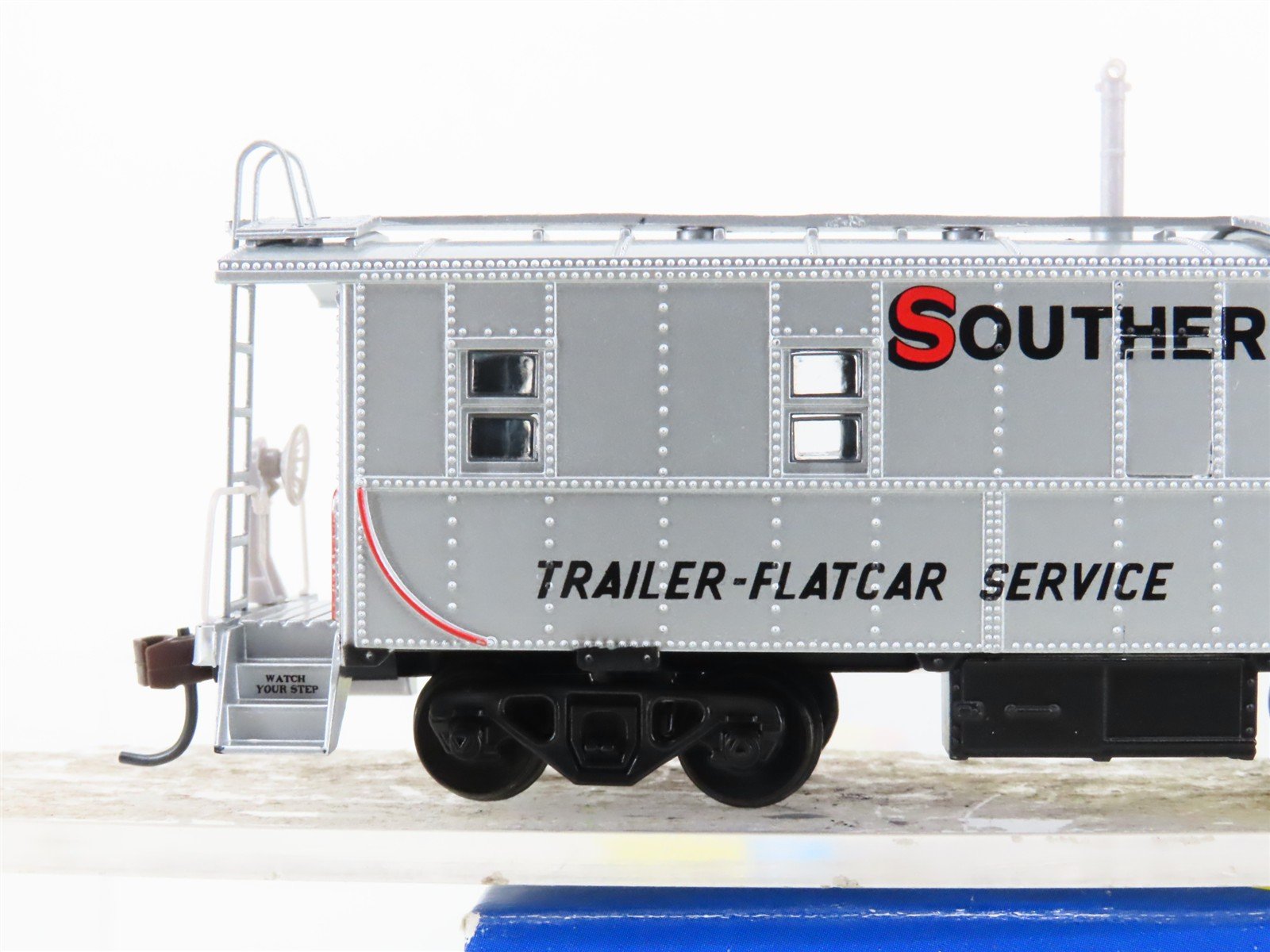 HO Scale Athearn 7407 SP Southern Pacific Railroad TOFC Cupola Caboose #1097
