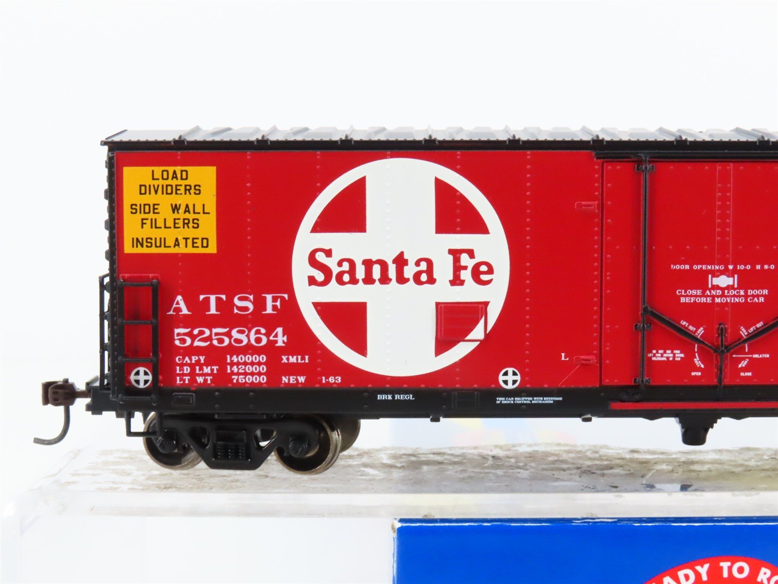 HO Scale Athearn 74812 ATSF Santa Fe Railroad 50' Plug Door Box Car #525864