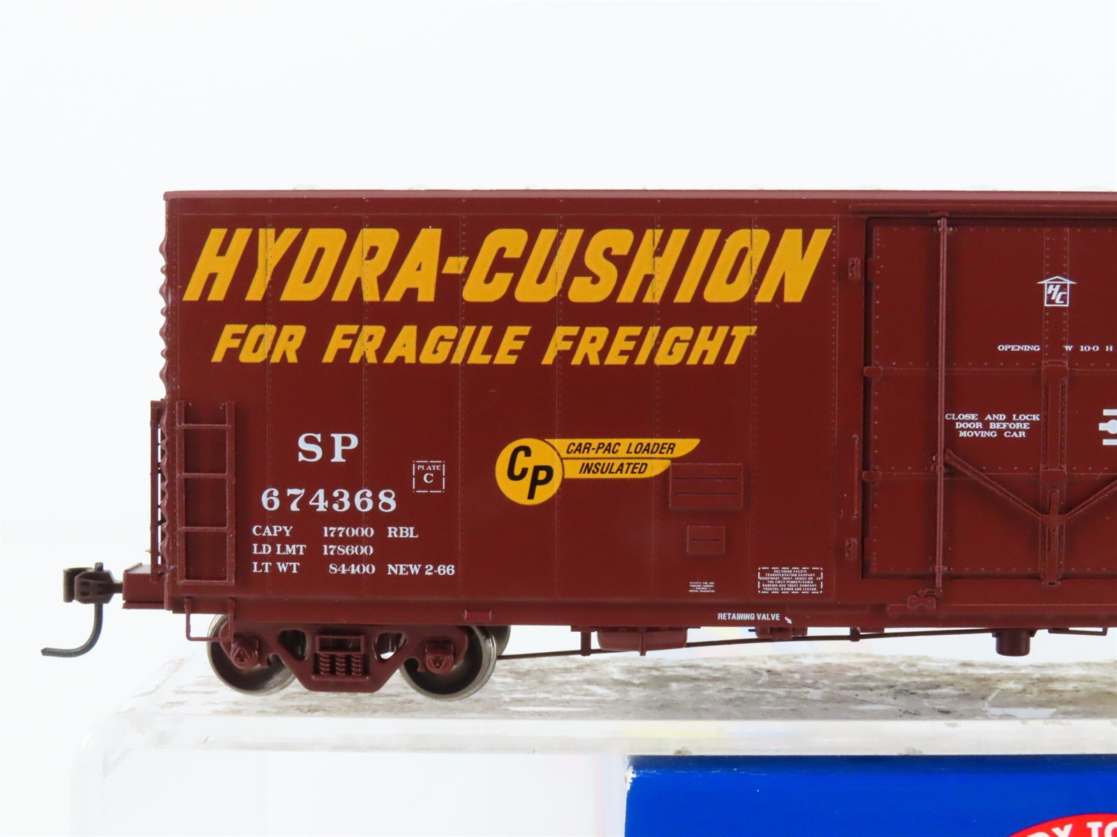 HO Scale Athearn 88959 SP Southern Pacific 50' Plug Door Box Car #674368