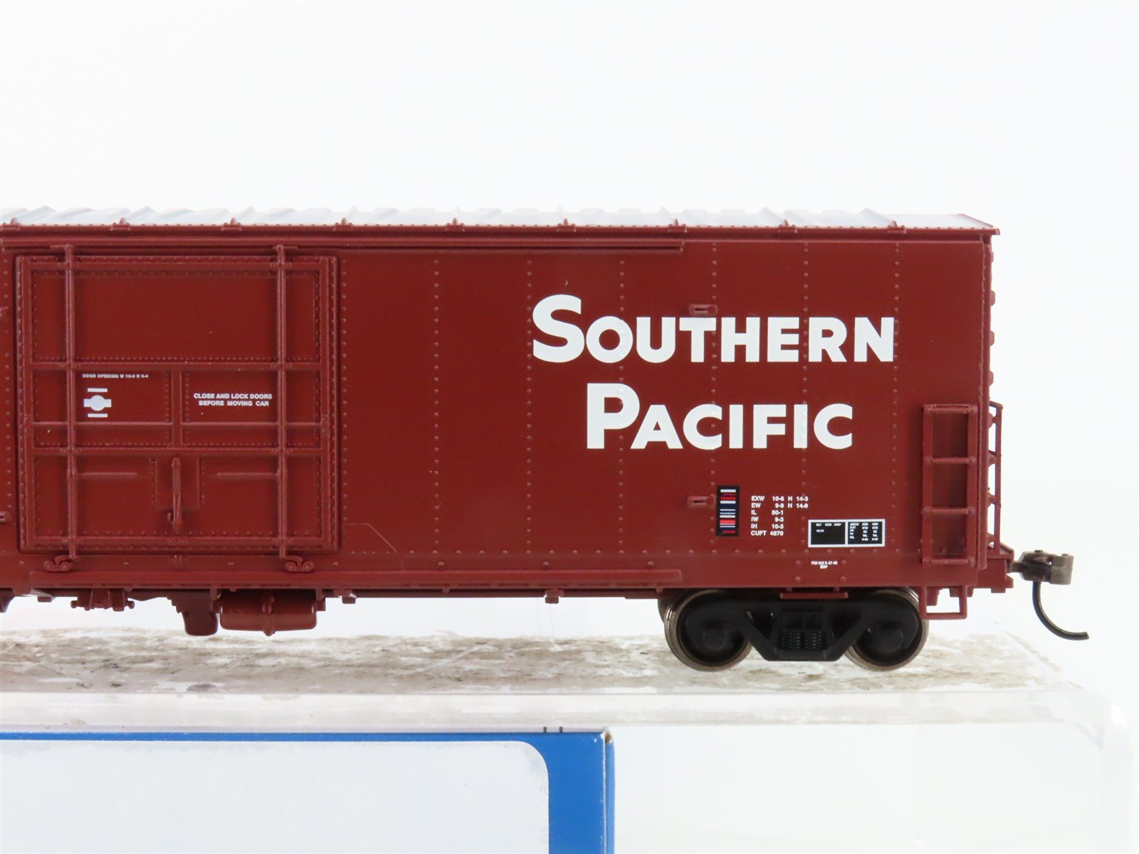 HO Scale Athearn ATH71021 SP Southern Pacific 50' Plug Door Box Car #661110