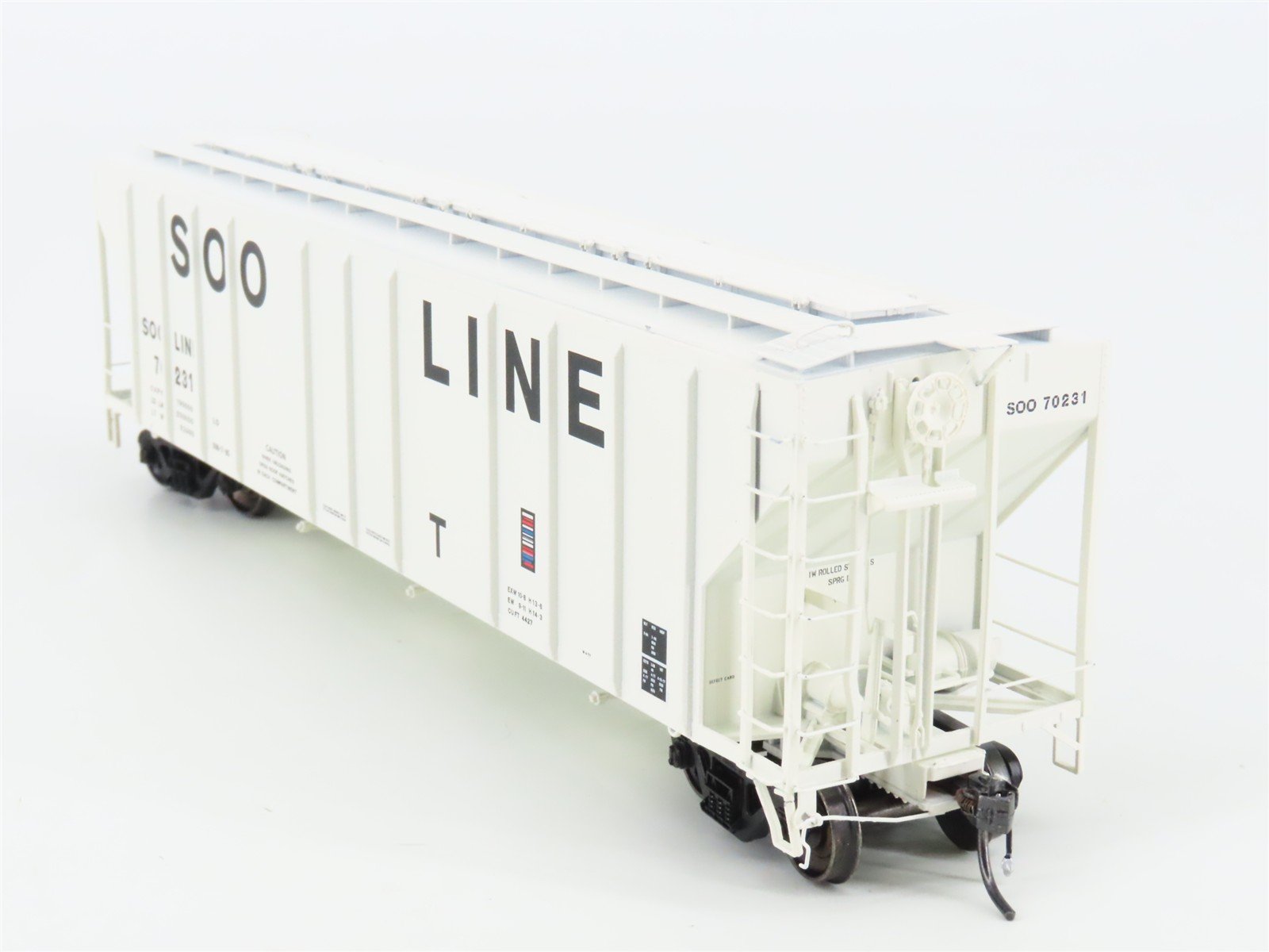 HO Scale ExactRail Platinum EP-80190-1 SOO Line 3-Bay Covered Hopper #70231