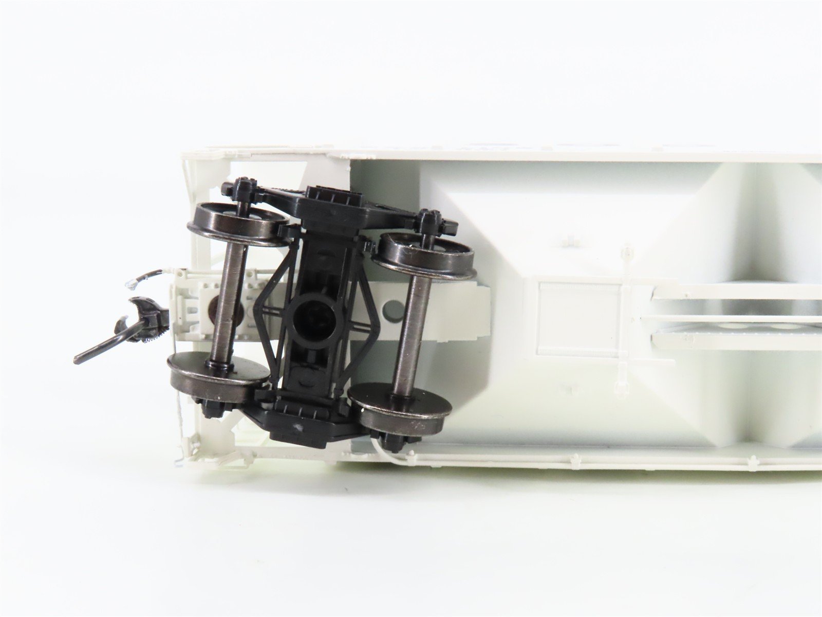 HO Scale ExactRail Platinum EP-80190-1 SOO Line 3-Bay Covered Hopper #70231