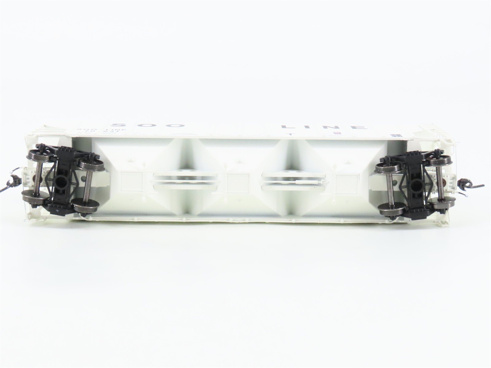 HO Scale ExactRail Platinum EP-80190-1 SOO Line 3-Bay Covered Hopper #70231