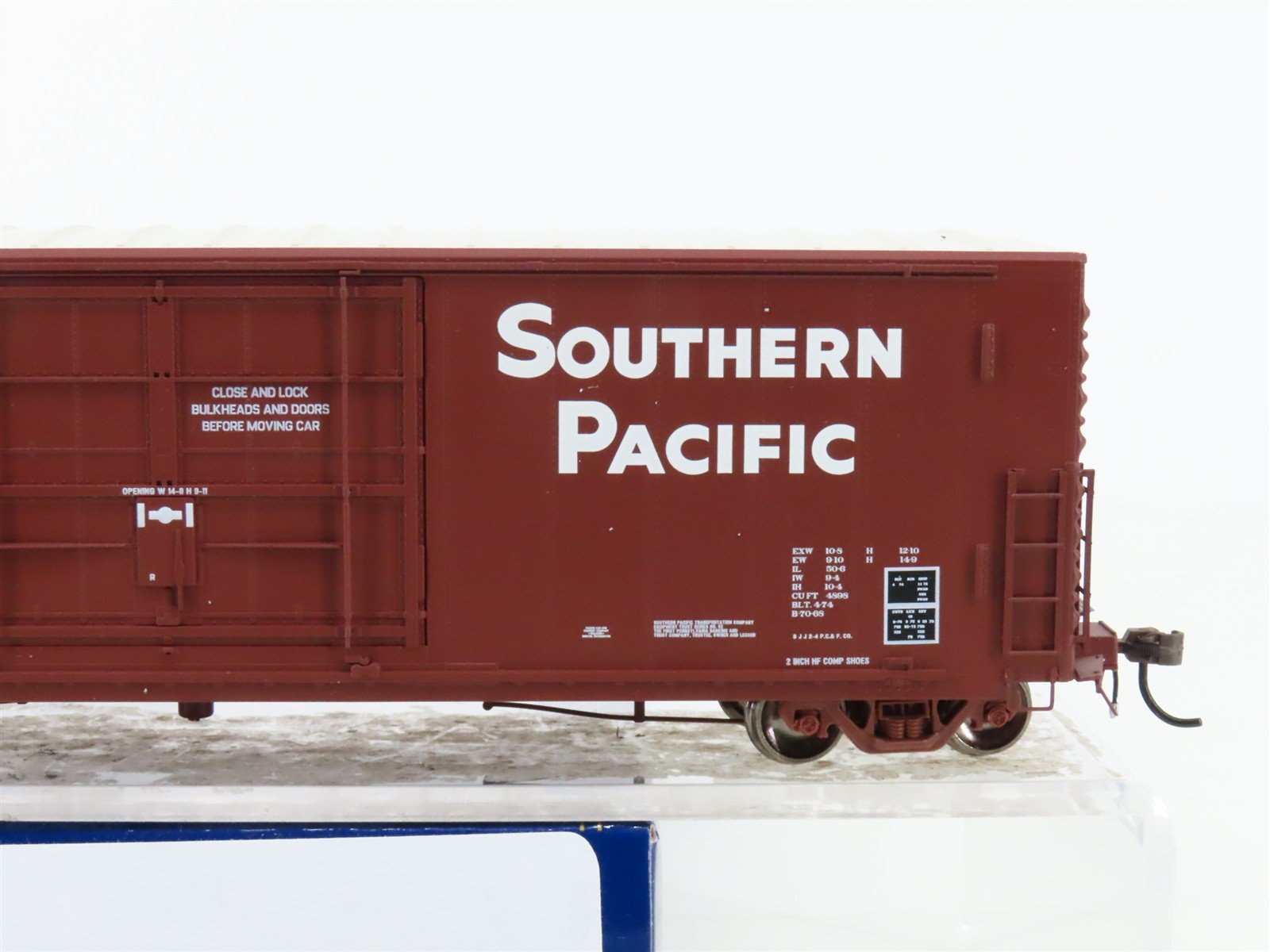 HO Athearn Genesis ATHG26829 SP Southern Pacific 50' Plug Door Box Car #694820