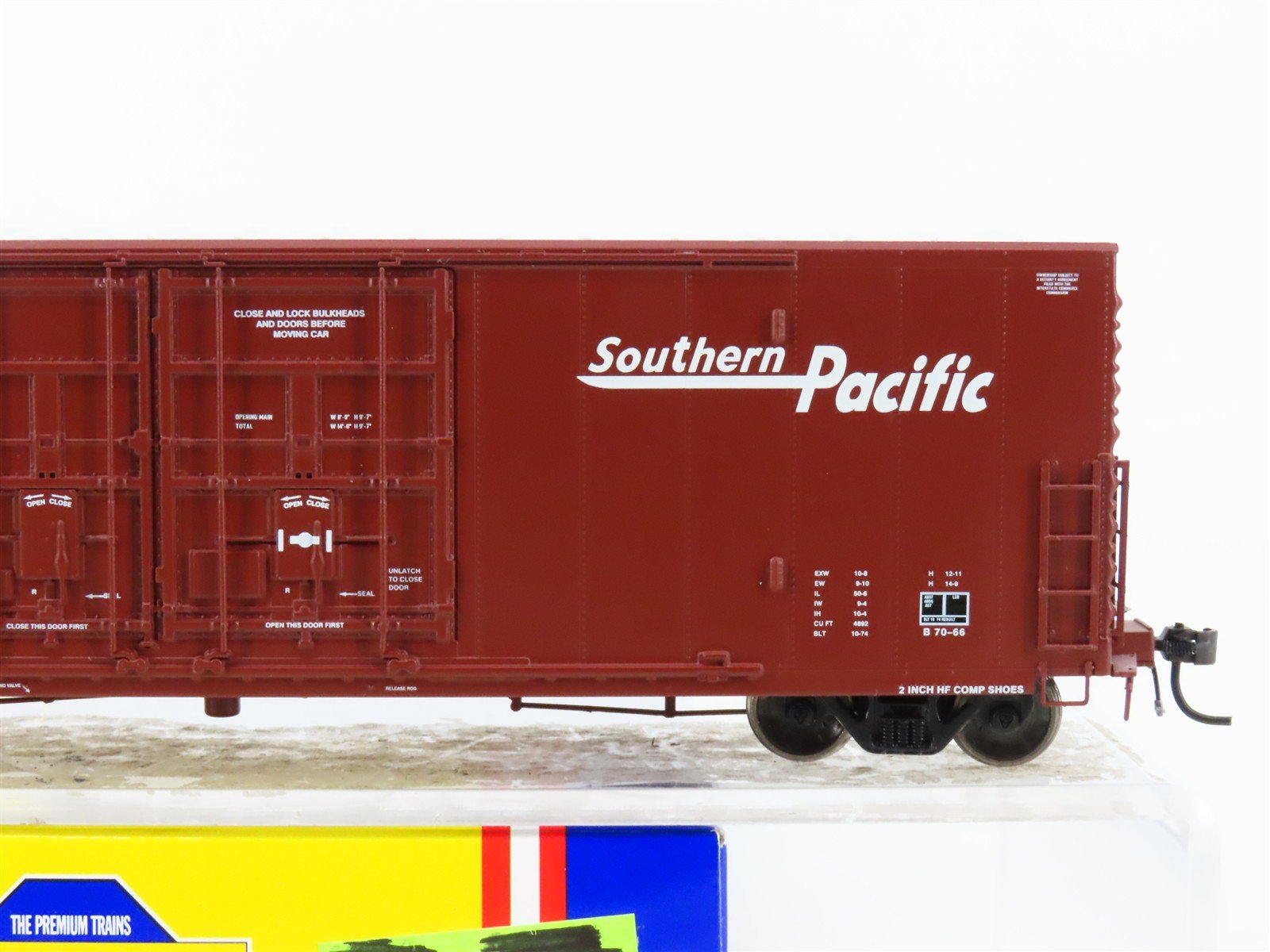 HO Athearn Genesis G4363 SP Southern Pacific 50' Plug Doors Box Car #694320