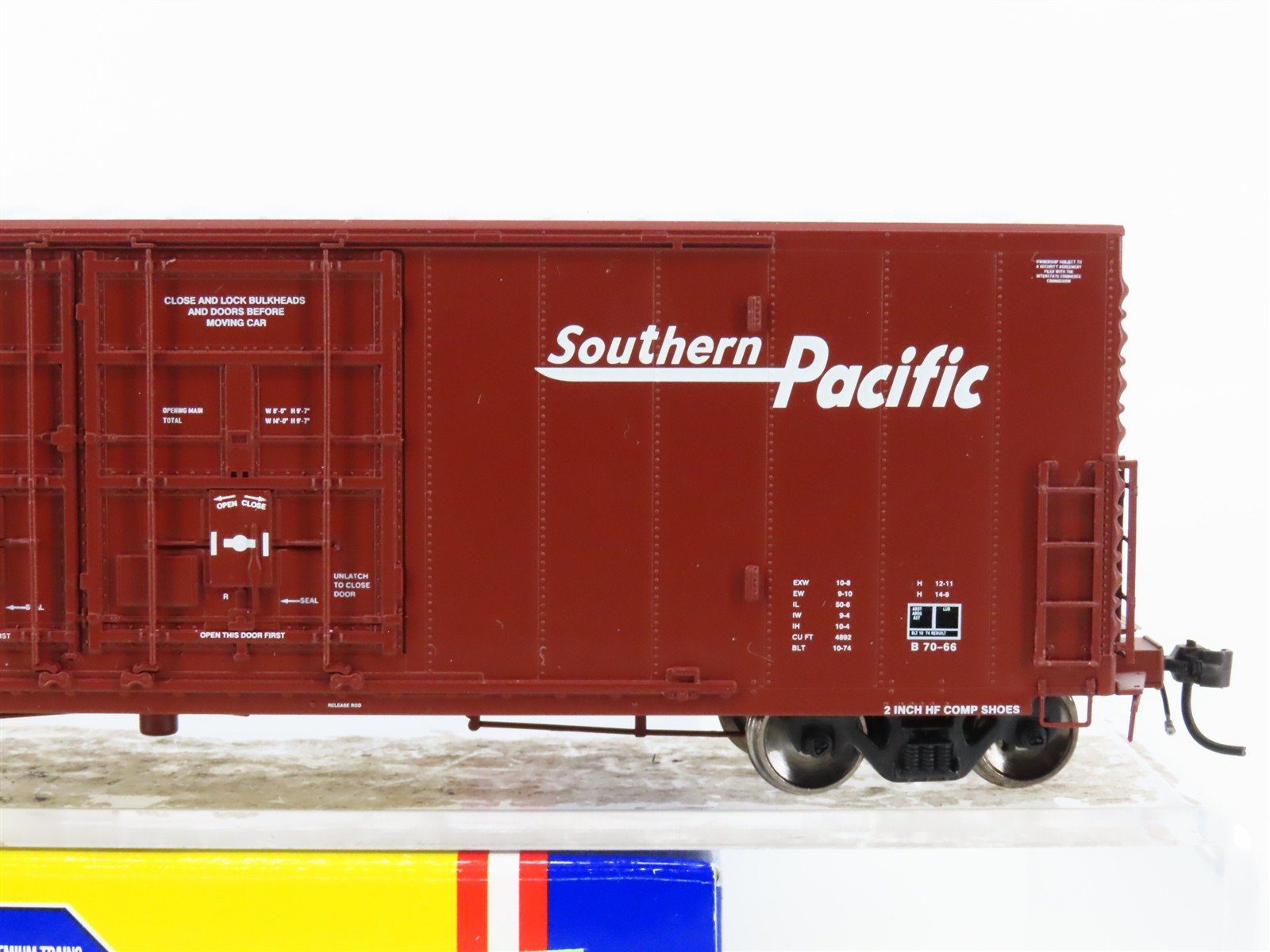 HO Athearn Genesis G4364 SP Southern Pacific 50' Plug Doors Box Car #694549