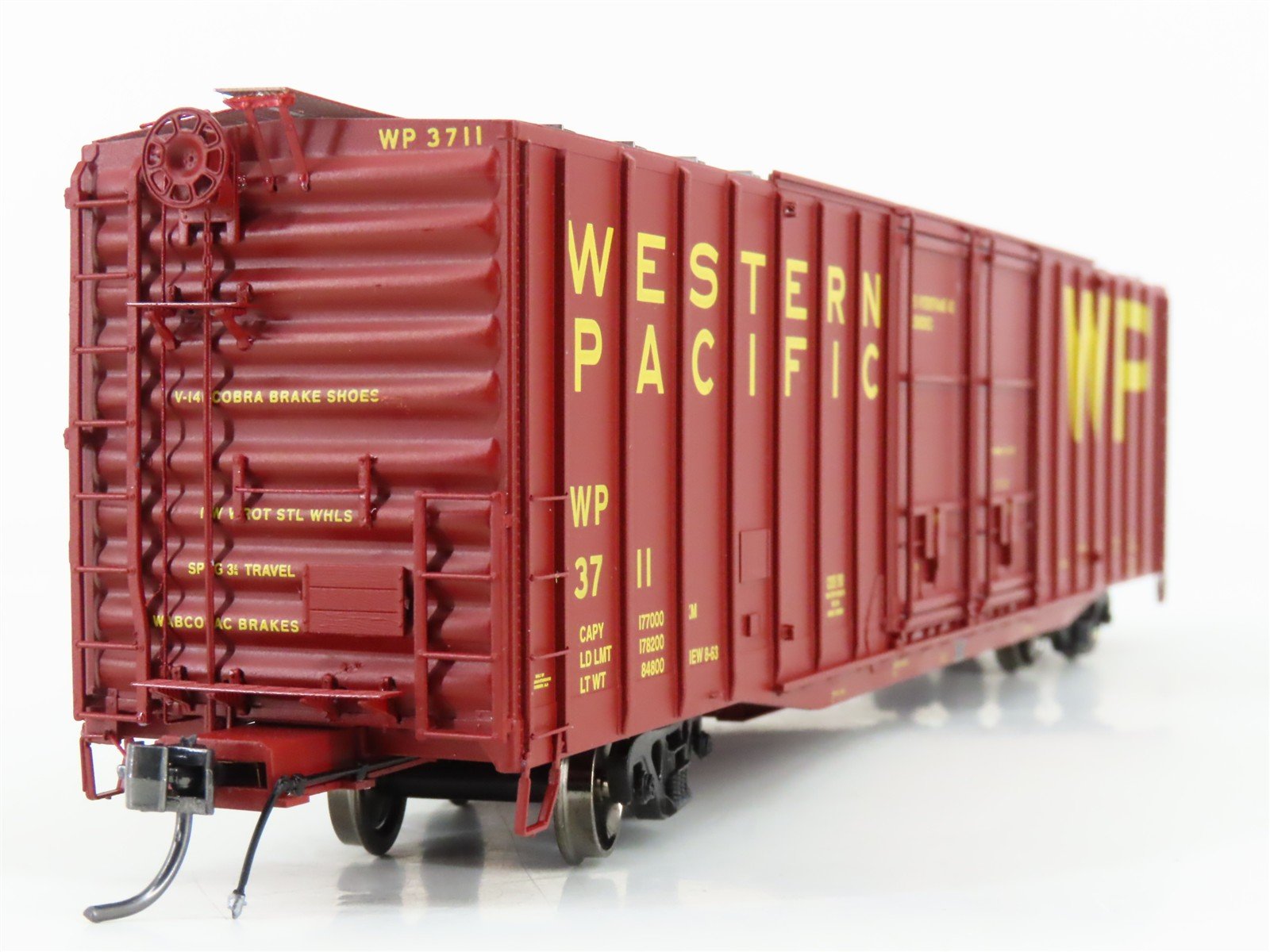 HO Scale Athearn Genesis G4516 WP Western Pacific 60' Auto Parts Box Car #3711