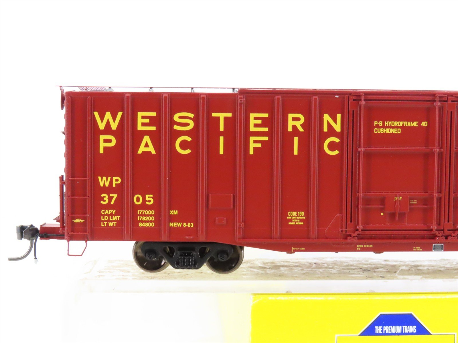 HO Scale Athearn Genesis G4517 WP Western Pacific 60' Auto Parts Box Car #3705
