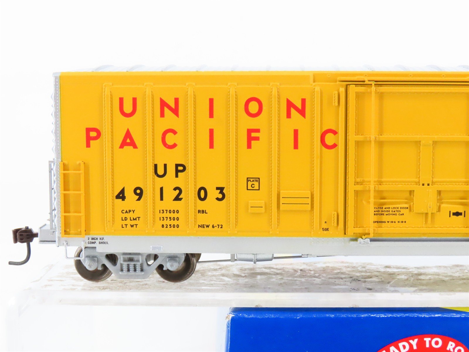 HO Scale Athearn 88912 UP Union Pacific Railroad 50' Plug Door Box Car #491203