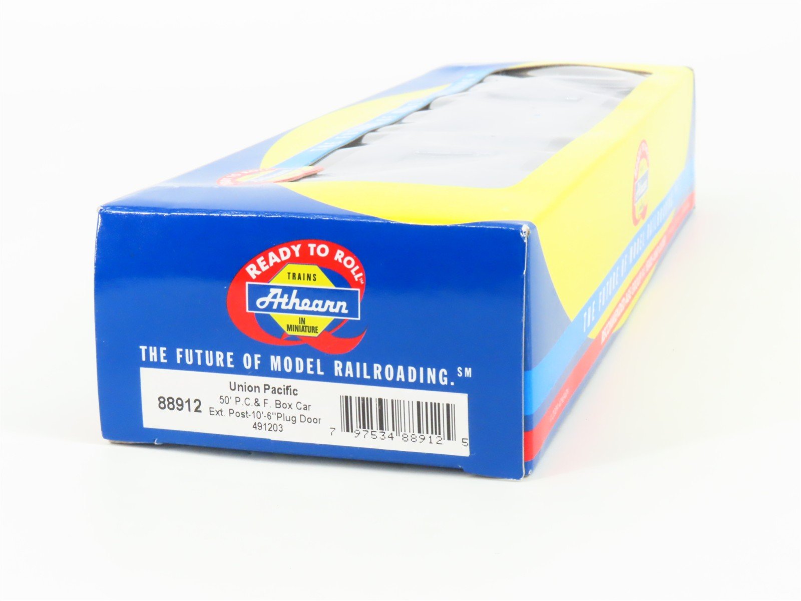 HO Scale Athearn 88912 UP Union Pacific Railroad 50' Plug Door Box Car #491203